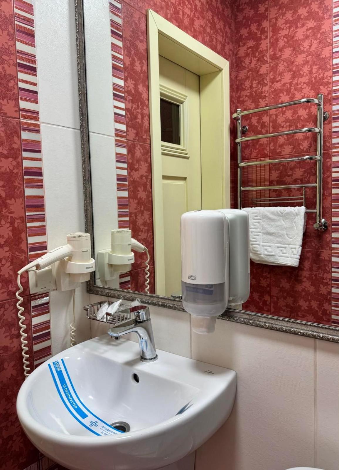 Hotel Veles Zolotonosha ภายนอก รูปภาพ